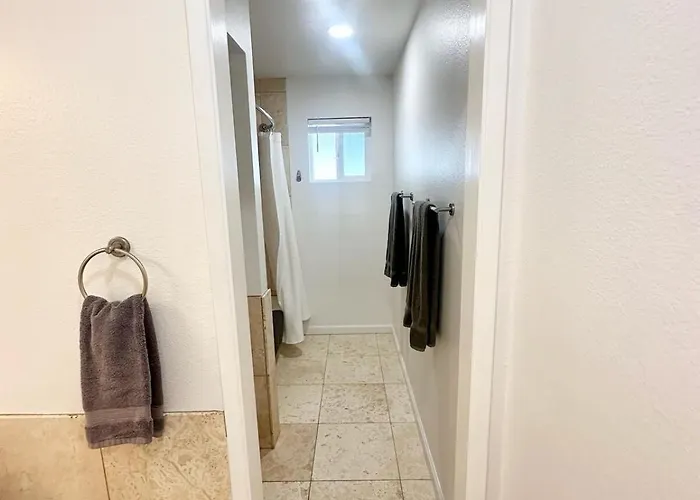 Private Oasis, Free Heated Pool, Close To Asu Holiday home Tempe